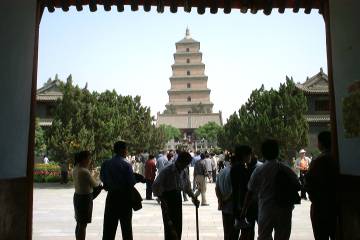 唐の三代皇帝高租が648年に建立した、七層高さ64mの"大雁塔" 唐の三代皇帝高租が648年に建立した、七層高さ64mの"大雁塔"