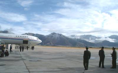 チベットの空の玄関口　:　クンガ空港　（標高3561m）