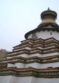 チベット最大の仏塔、白居寺の<B>パンコル・チュルデン</B>