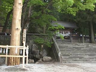 上社本宮一の御柱 上社本宮一の御柱