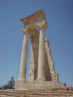 アポロンの聖域に残る、アポロン神殿の柱