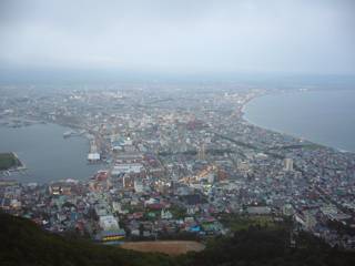 徐々に暮れて行く函館の町