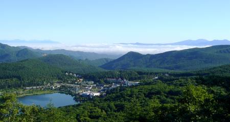 白樺湖と上田平方面の眺め