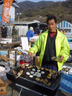 新鮮な魚介類が味わえる真魚市：備前市伊里漁協