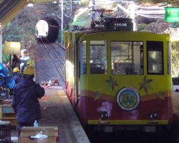 デザインを一新した、4代目高尾山ケーブルカー