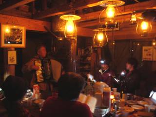 ランプの「見晴茶屋」で、歌いながら新年を迎えました