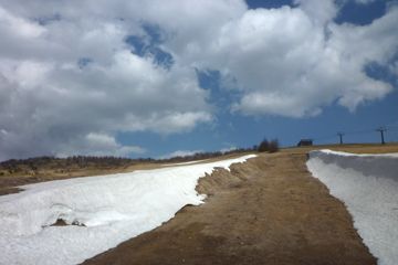 まだ少し雪が残るロイヤルヒル・スキー場