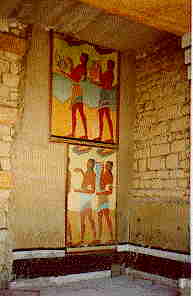 エジプトの使者を描いた、色鮮やかなフレスコ画