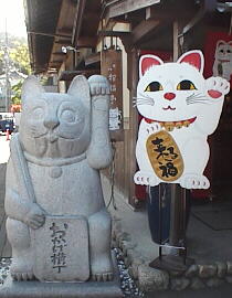 おかげ横丁のマスコットは招き猫 おかげ横丁のマスコットは招き猫