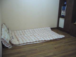 これがオンドル部屋。右手上方に見えているのが温冷水機です これがオンドル部屋。右手上方に見えているのが温冷水機です