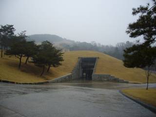 宋山里古墳群、模型館入り口 宋山里古墳群、模型館入り口