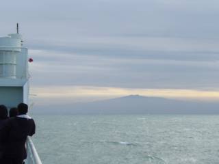 木浦を出て4時間、チェジュ島が見えてきました