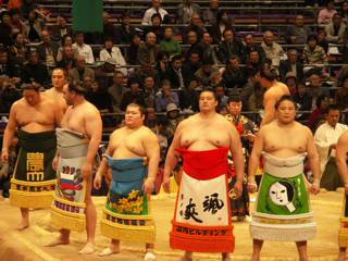 観客の少なさに驚いた初の大相撲観戦