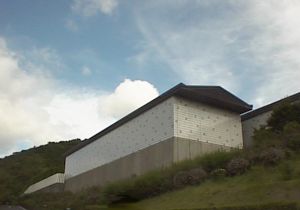 町を見下ろす高台に建つ、九州陶磁文化館 町を見下ろす高台に建つ、九州陶磁文化館