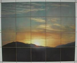 "陶壁画の朝日"は、日の巫女が拝んだ日向峠方面のものでしょうか "陶壁画の朝日"は、日の巫女が拝んだ日向峠方面のものでしょうか