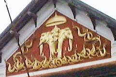 ランサーン王国の象徴「三頭の象にパラソル」