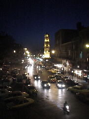 ホテルの部屋から見たアッ・タール広場の夜景