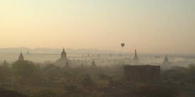朝もやのバガン　：　ミンガラゼディ･パゴダからの眺め