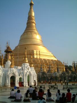 ミャンマーの皆さんの『心の拠り所』シュエダゴン･パゴダ