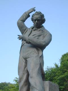 1997年5月17日に除幕式が行われた、ベートヴェン像