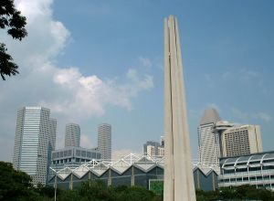 シティホールの中心部に、すっくとそびえる白い塔 シティホールの中心部に、すっくとそびえる白い塔