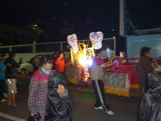 電飾で光り輝く神輿 電飾で光り輝く神輿