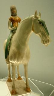 珍しい女性騎馬像（唐時代）
