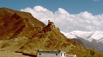 チベット最古の建造物ユムブ・ラカン