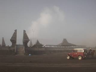 霧(雲海)の中に浮かぶヒンドゥー寺院 霧(雲海)の中に浮かぶヒンドゥー寺院