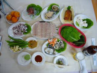 刺身に茹でだこ、塩辛・サラダにみかんまで出てきました! 刺身に茹でだこ、塩辛・サラダにみかんまで出てきました!