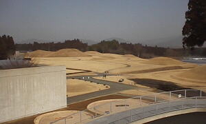 古墳館アプローチより岩原古墳群を見る 古墳館アプローチより岩原古墳群を見る