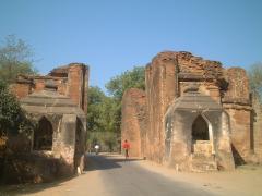 Pyinbya（ピンビャー王：849年前後）が築いた、城壁と門