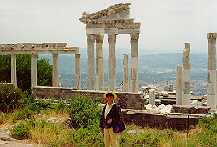 アクロポリスの丘に残るベルガマ遺跡