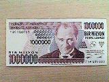 ゼロが6つも並ぶ、100万トルコ・リラ札 ゼロが6つも並ぶ、100万トルコ・リラ札