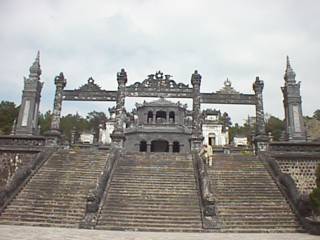 阮朝の末期、第12代皇帝カイディン帝の廟