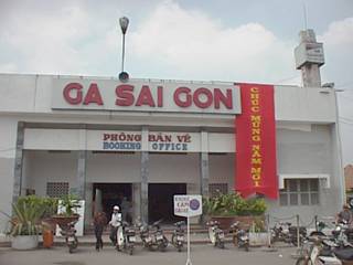 サイゴン駅　：　外国人は専用窓口で切符を購入します