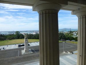 03AucMuseView1200x900 オークランド戦争記念博物館から市内を見下ろす