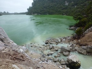 遊歩道の終点、ナコロ湖