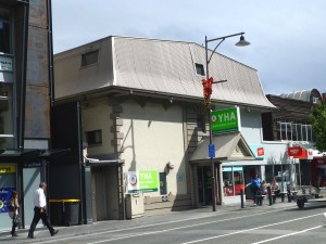 市街地にあるYHA