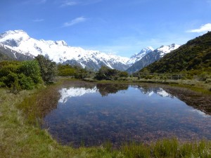 山上湖に映るマウント・クック