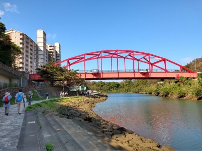 比謝川遊歩道を行く